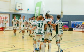 Auftaktsieg gegen die Floor Fighters