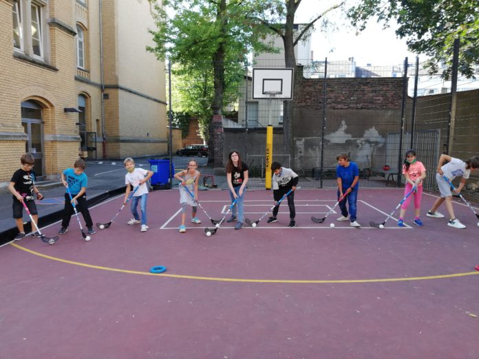 Floorball Outdoorfeld Florarealschule (Quelle: www.sportspartnership.de)