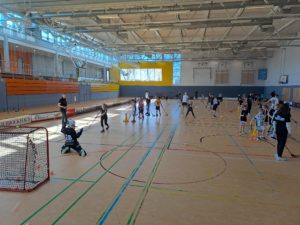 Floorball Osterferien Camp der DJK - viel Action in der Stadtparkhalle Kaarst
