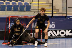 Goalie Jan Saurbier und Leo Häfner verteidigen gegen Norwegen