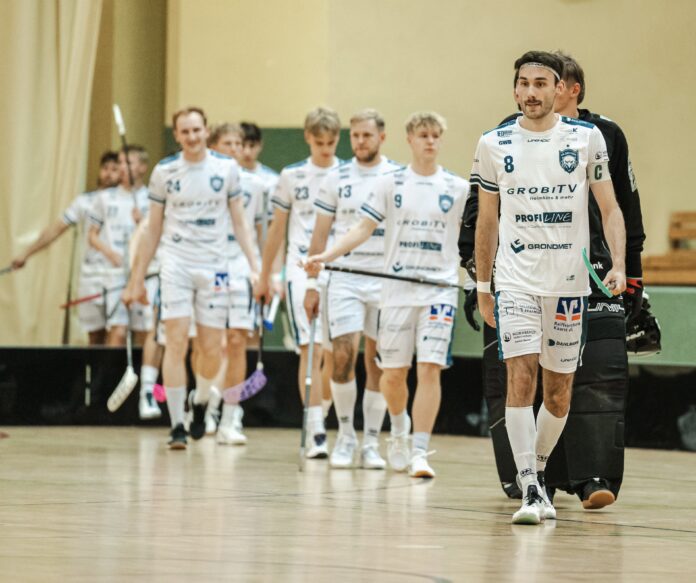 54816369132_589f4da760_o Kapitän Hofferbert führt sein Team auf die Platte (Foto: Christoph Pabel)