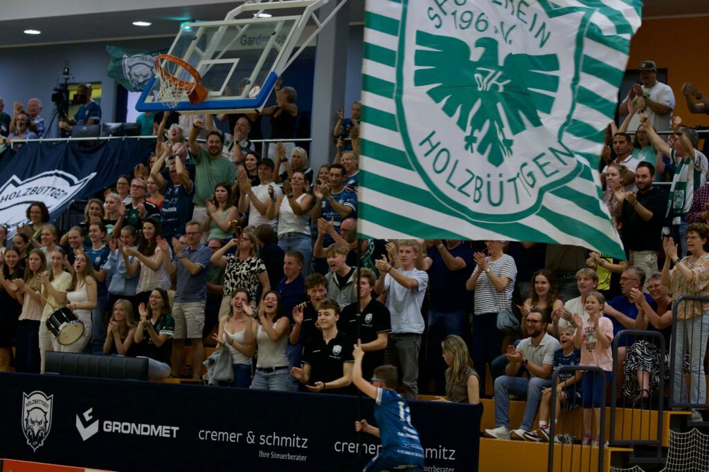Beste Stimmung in der Stadtparkhalle Kaarst (Foto: R. Thönnissen)