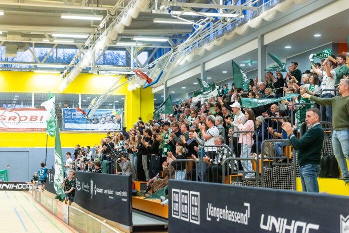 DJK_vs_ETV_Hamburg_2025 (45 von 89) An der Unterstützung sollte es nicht gelegen haben - volle Hütte in der Kaarster Stadtparkhalle (Foto: Andreas Klüppelberg)
