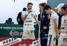 DJK Holzbüttgen verliert Tabellenführung nach dramatischem Duell in Schenefeld Kapitän Hofferbert richtet Worte an Mannschaft und Fans (Foto: Andreas Klüppelberg)