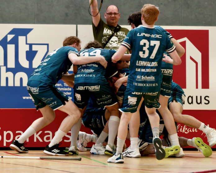 Kollektiver Jubel nach dem goldenen Tor durch Pensikkala (Foto: Rene Thönnißen)