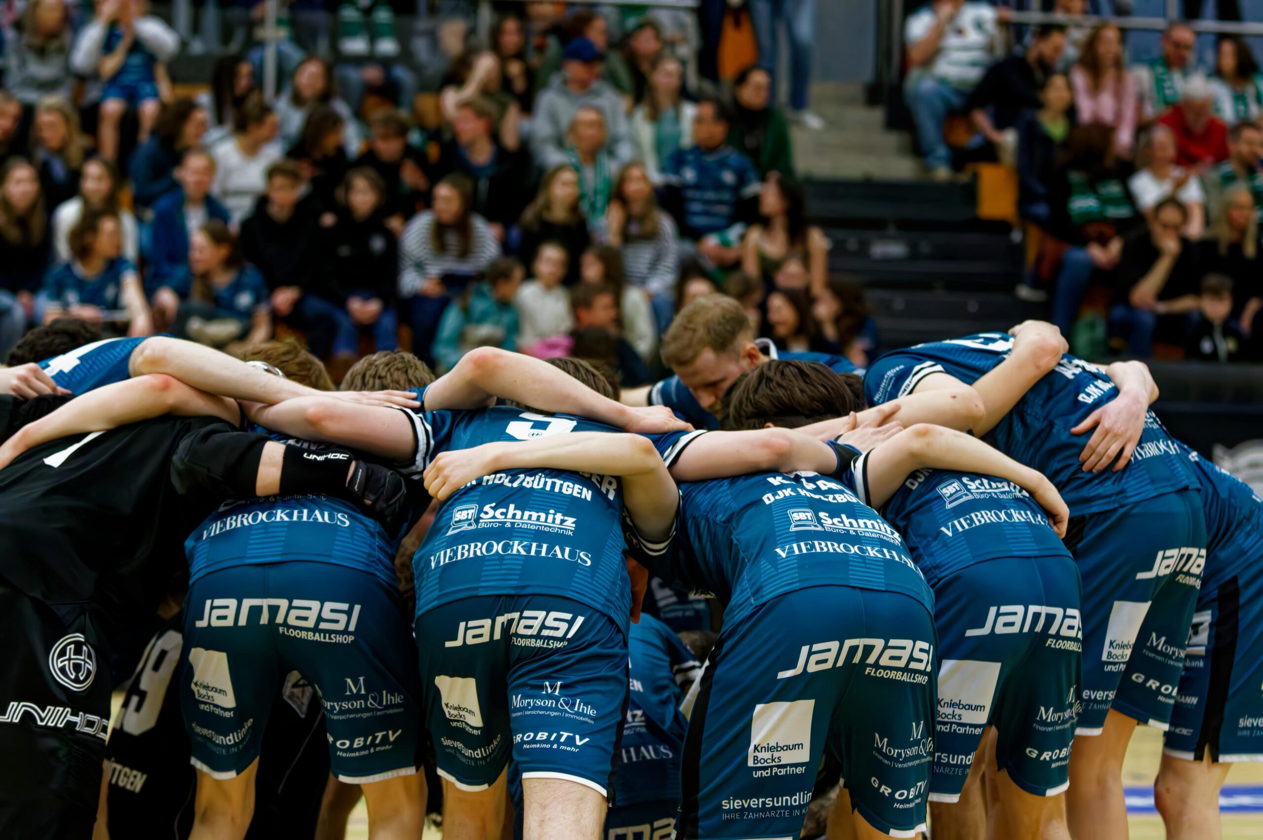 Eine Einheit: Team und Fans der DJK (Foto: Rene Thönnißen)