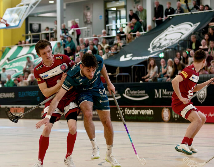 2026.03.29_DJK_gg._Weißenfels_(PO-VF_1v3)_(THÖNNIßEN, RENÉ) - 16 von 77 Rekordnationalspieler Tim Böttcher ringt mit DJK-Kapitän Hofferbert (Foto: Rene Thönnißen)