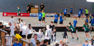 Kaarster Floorball-Schulcup 2026: 120 Nachwuchsspieler ermitteln drei Turniersieger in der Stadtparkhalle