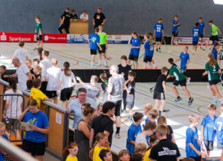 Kaarster Floorball-Schulcup 2026: 120 Nachwuchsspieler ermitteln drei Turniersieger in der Stadtparkhalle