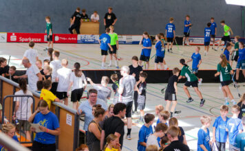 Kaarster Floorball-Schulcup 2026: 120 Nachwuchsspieler ermitteln drei Turniersieger in der Stadtparkhalle