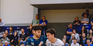 Sechs Punkte im Gepäck: DJK macht perfektes Wochenende im Osten klar – Erstes Heimspiel am Sonntag Kapitäne unter sich: Nils Hofferbert und Hannes Langenstraß (Foto: Floor Fighters Chemnitz)