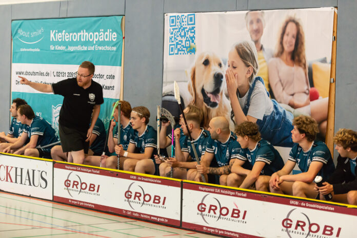 Cheftrainer Leppänen gibt die Richtung vor (Foto: Andreas Klüppelberg)