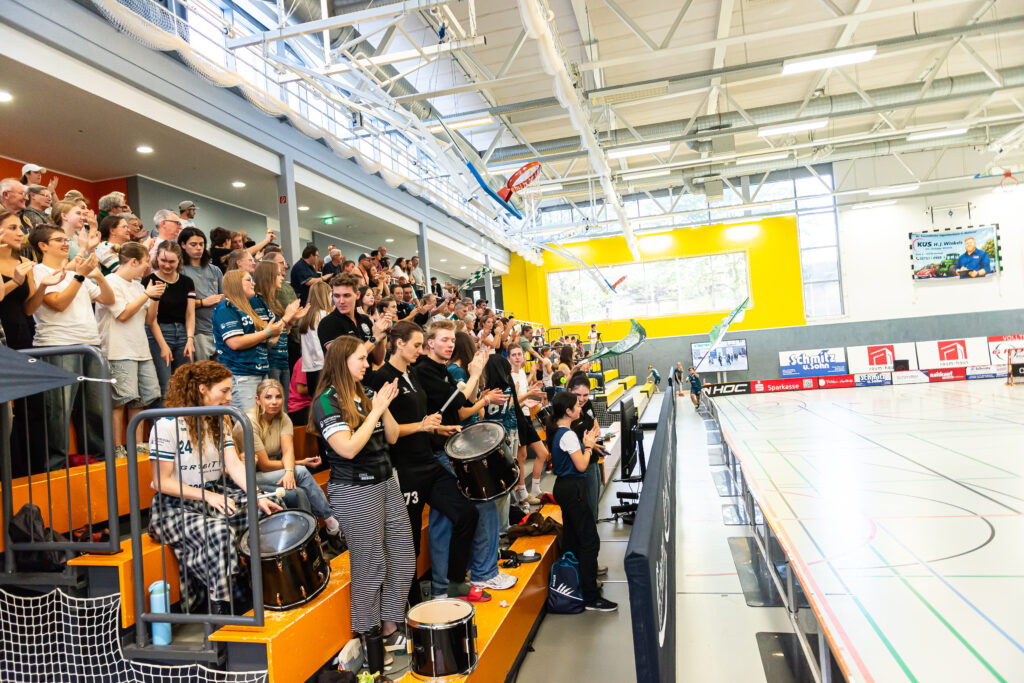 Trotz besten Wetters war die Halle gut gefüllt (Foto: Rene Thönnißen)