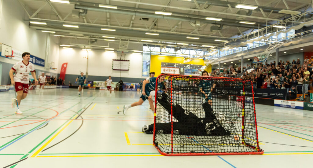 Pensikkala setzt den Schlusspunkt zum 7:3 (Foto: Andreas Klüppelberg)